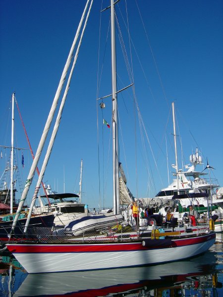 Lawur coasting in to Marina de La Paz